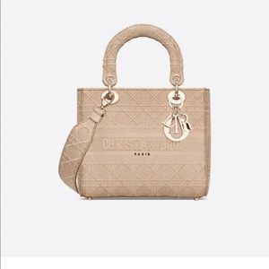 MEDIUM LADY D-LITE BAG
Beige Cannage Embroidery